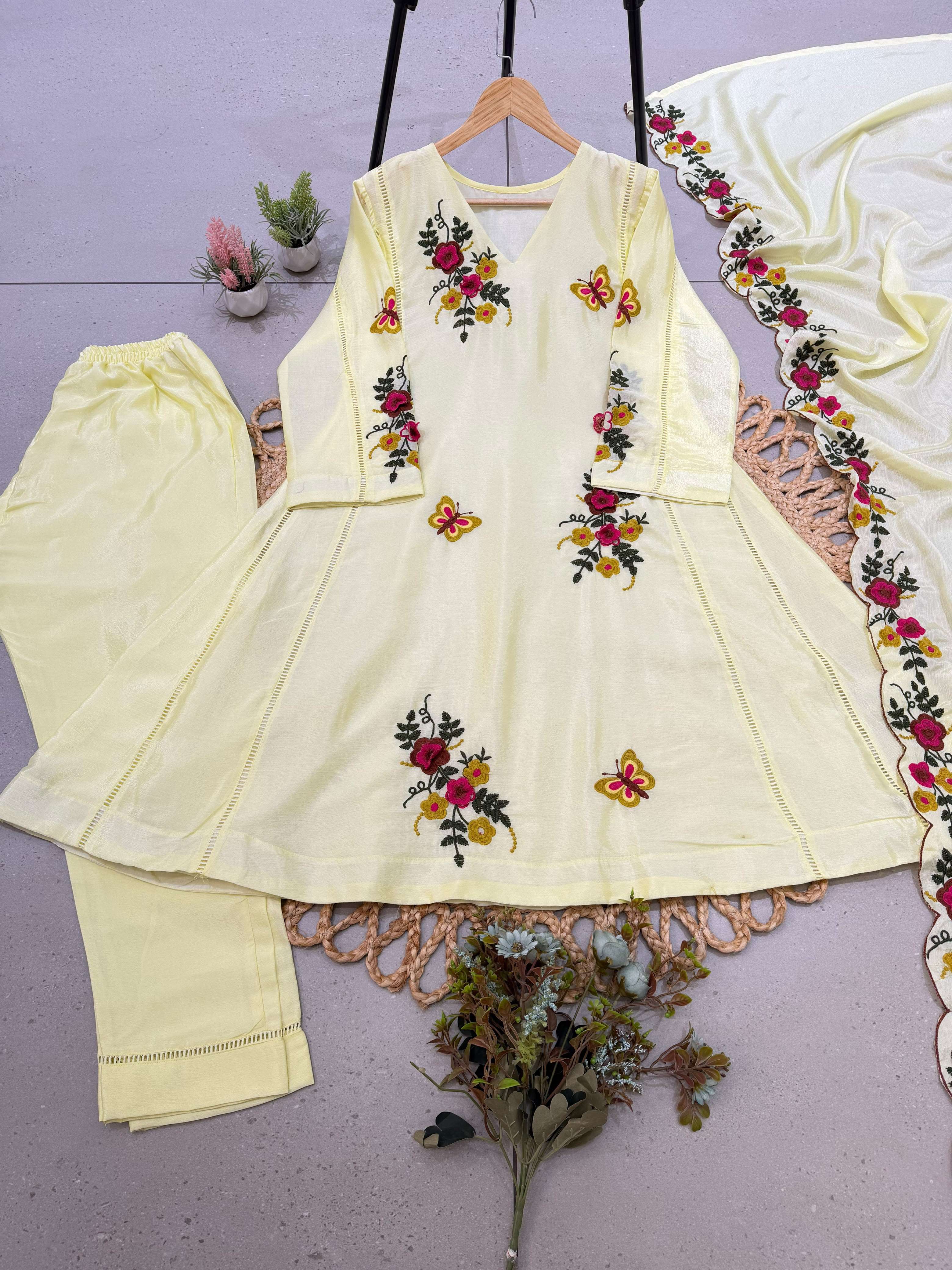 LG 2152 CHINON BEAUTIFUL DESIGNER LOOK KURTI PANT AND DUPATTA SET