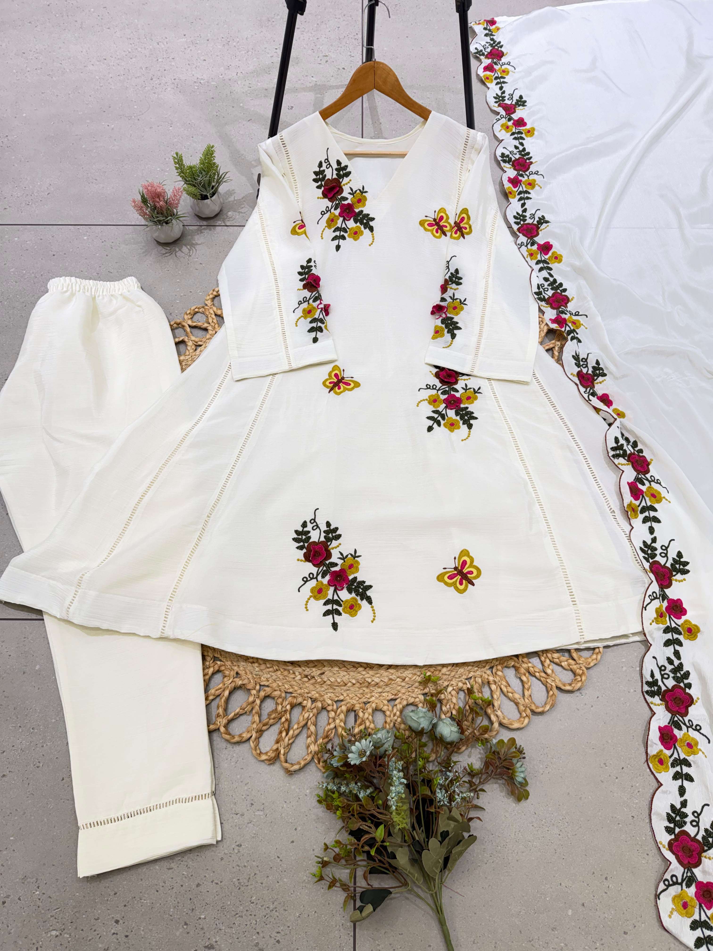 LG 2152 CHINON BEAUTIFUL DESIGNER LOOK KURTI PANT AND DUPATTA SET