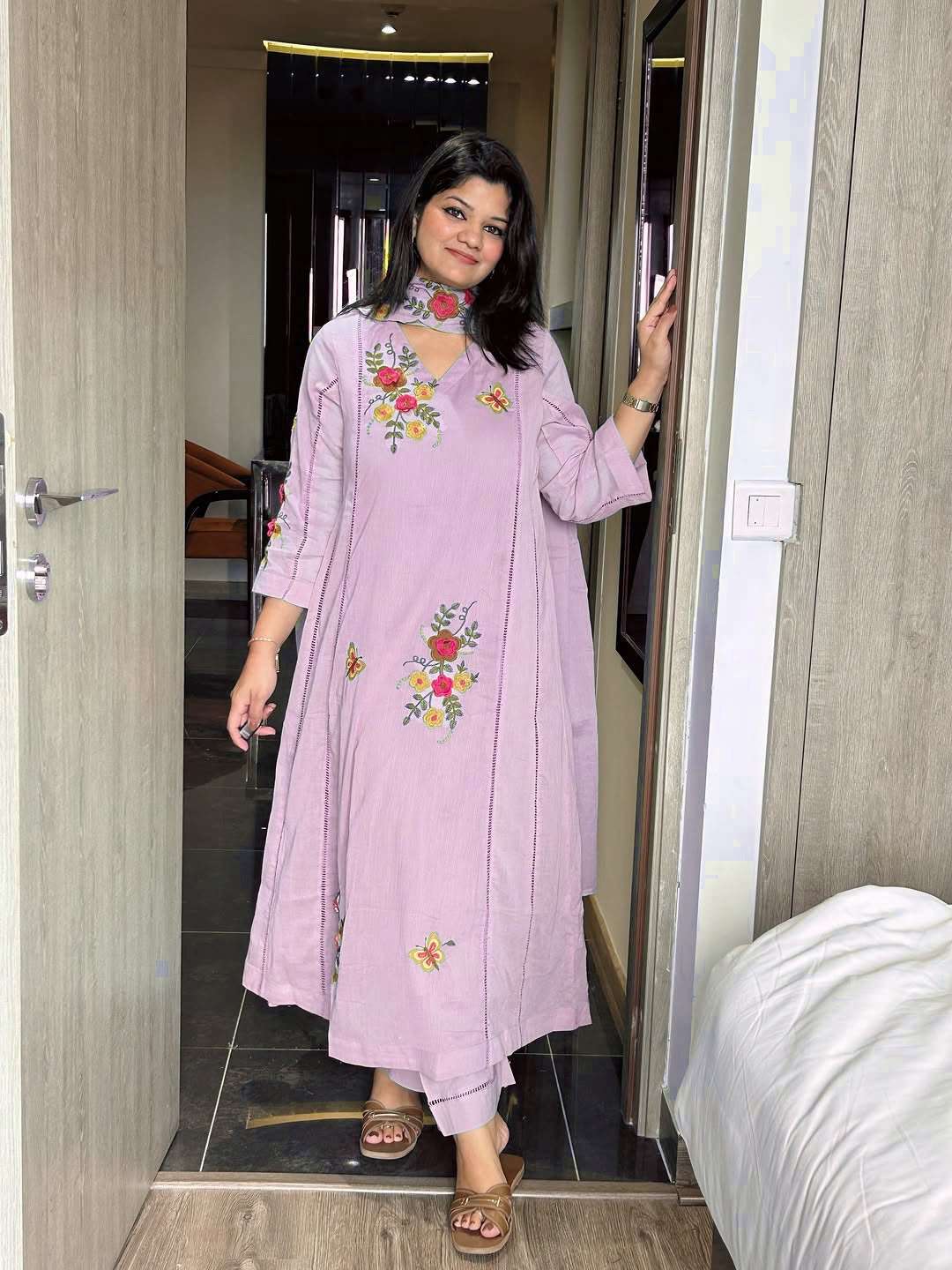LG 2152 CHINON BEAUTIFUL DESIGNER LOOK KURTI PANT AND DUPATTA SET