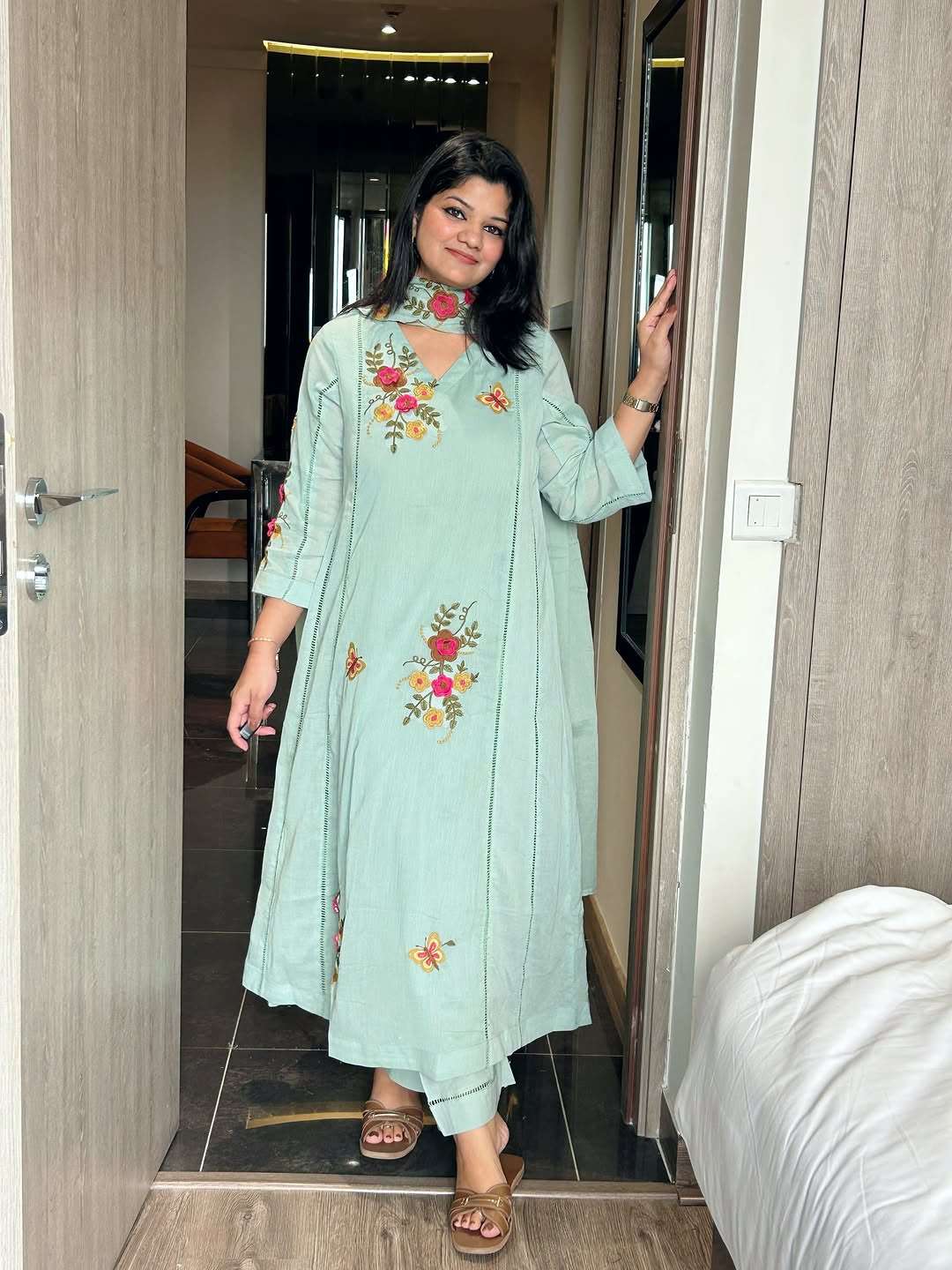LG 2152 CHINON BEAUTIFUL DESIGNER LOOK KURTI PANT AND DUPATTA SET