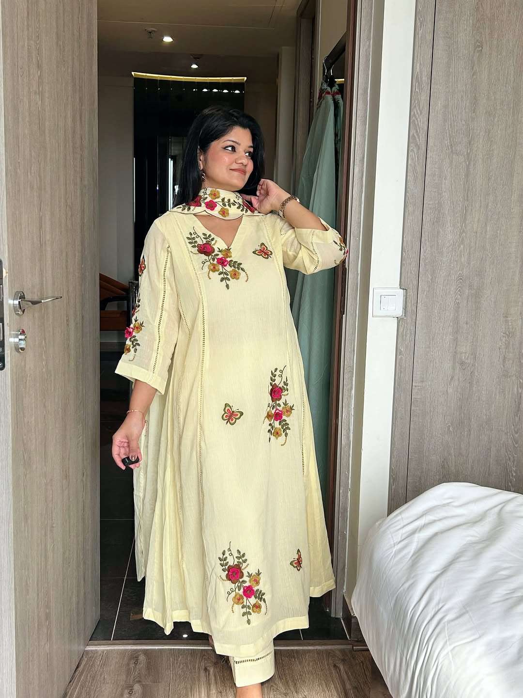 LG 2152 CHINON BEAUTIFUL DESIGNER LOOK KURTI PANT AND DUPATTA SET