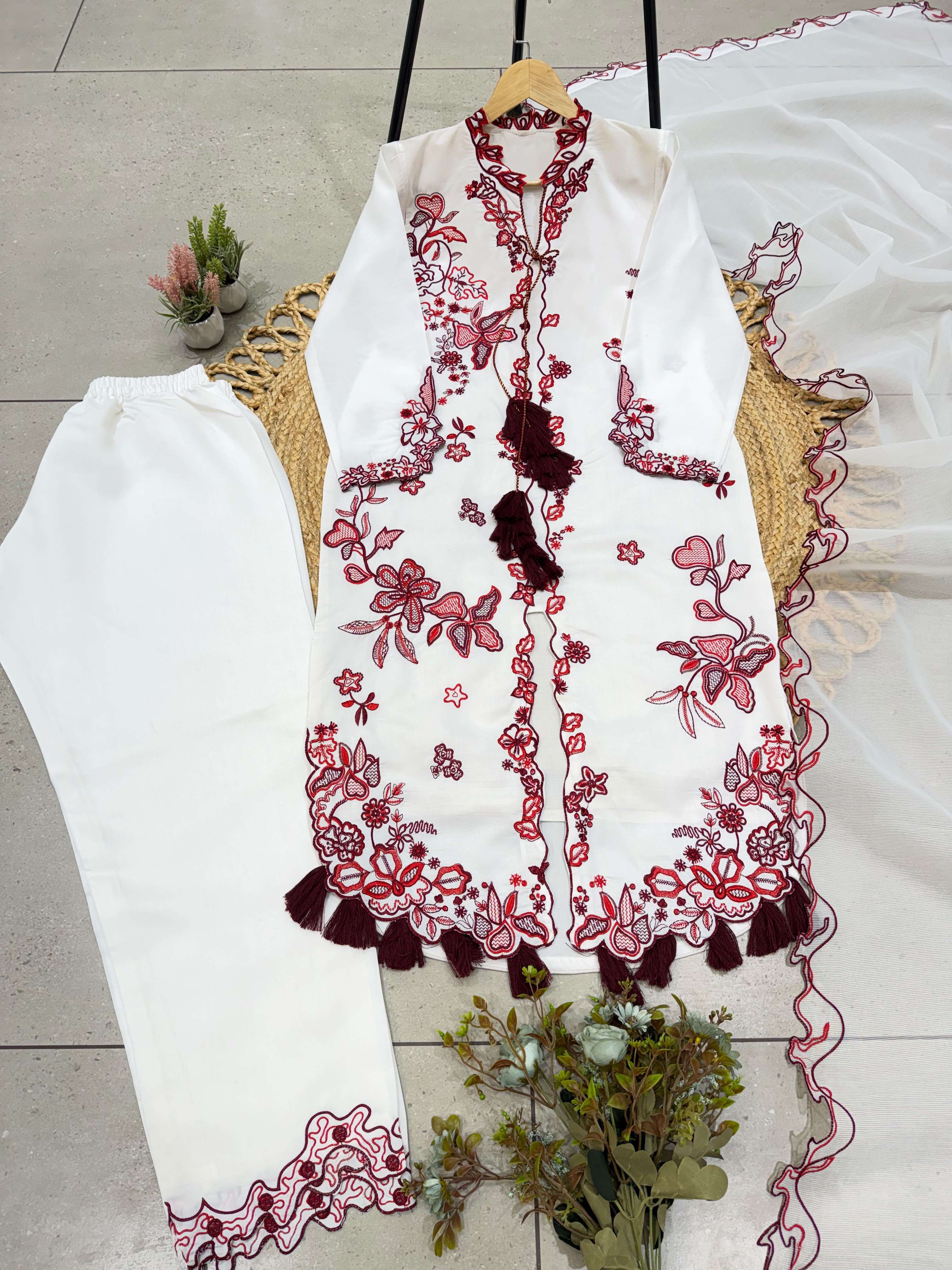 LG 2153 SILK EMBROIDERY DESIGNER WORK PAKISTANI STYLE SUIT