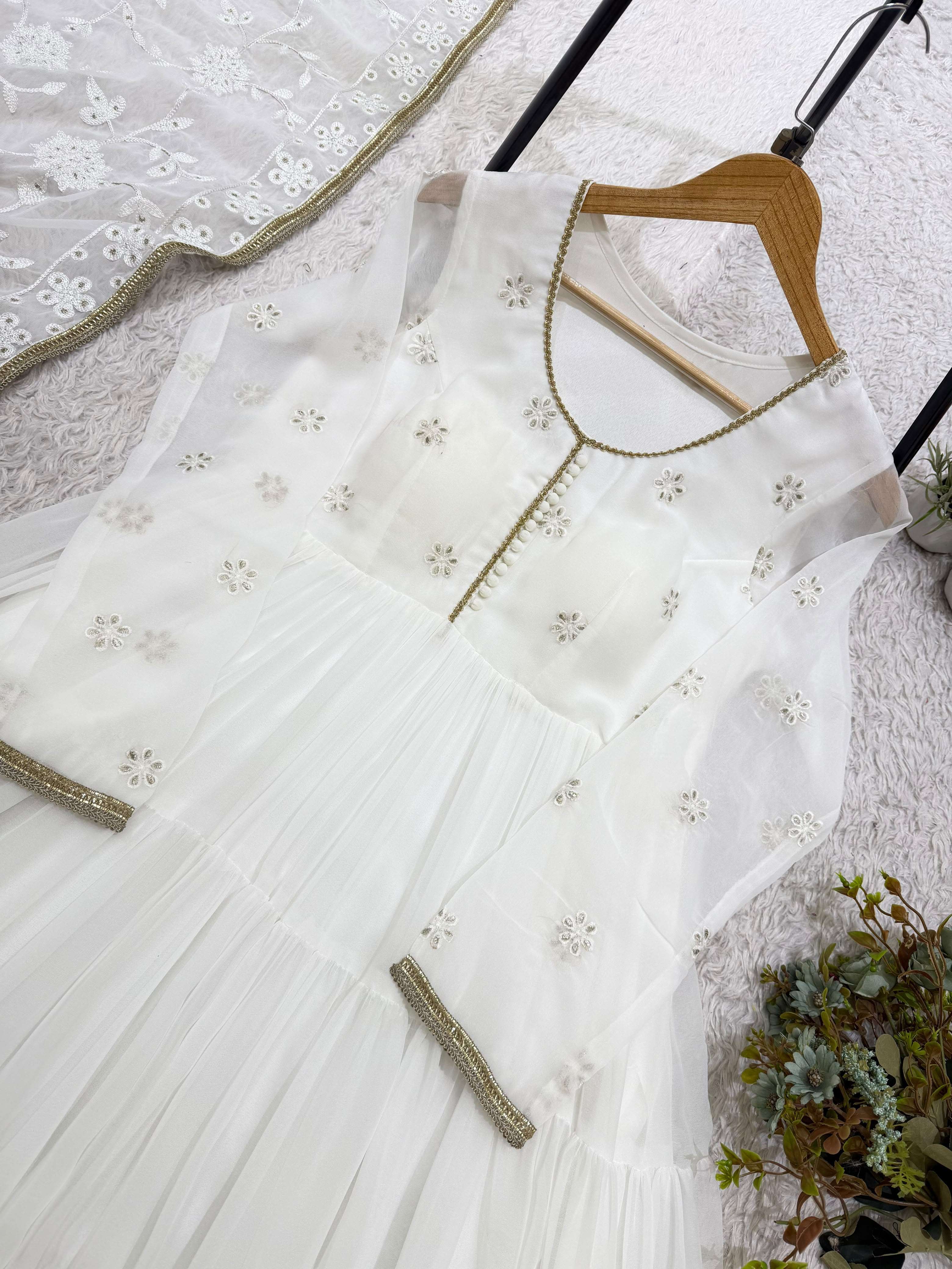 LG 2161 GEORGETTE BEAUTIFUL DESIGNER LOOK PARTY WEAR ANARKALI GOWN WITH DUPATTA 