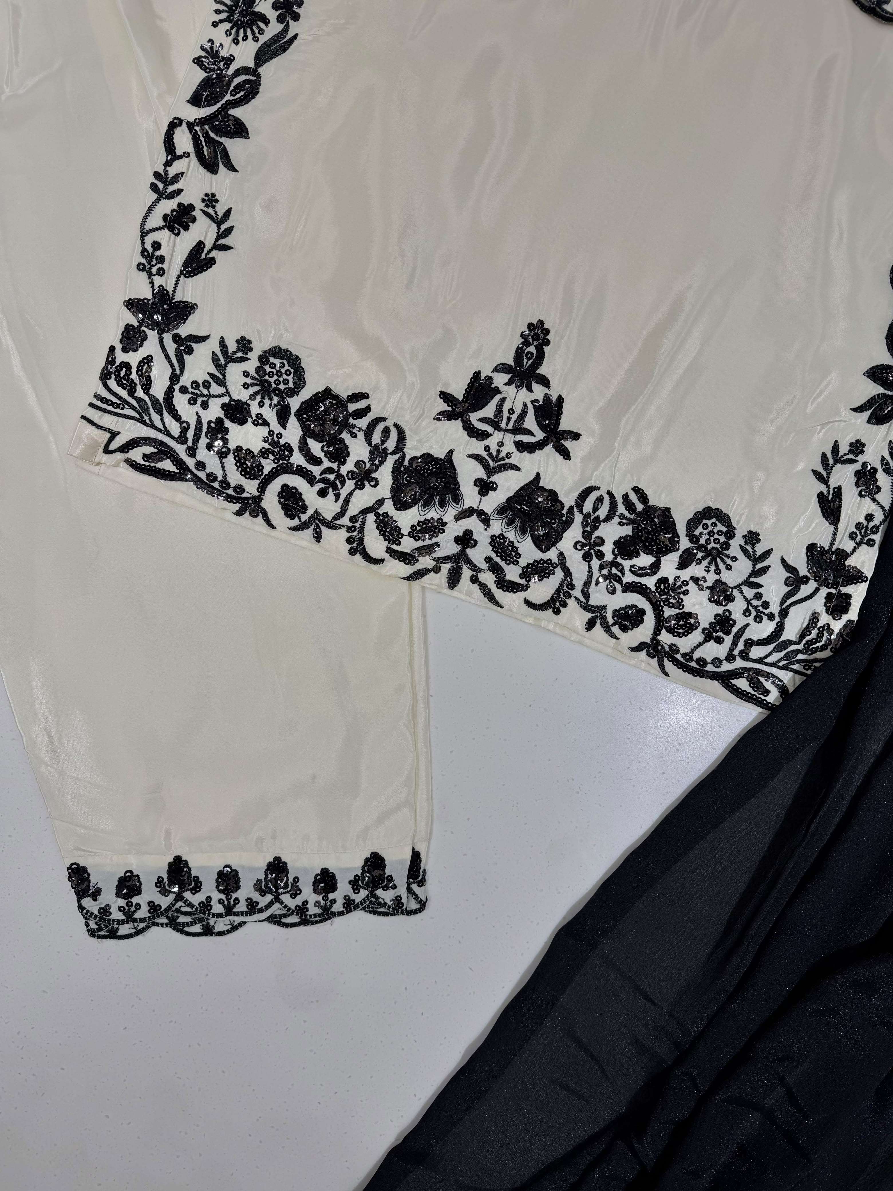 LM 43 CREPE FABRIC BEAUTIFUL DESIGNER PAKISTANI STYLE LADIES SUIT