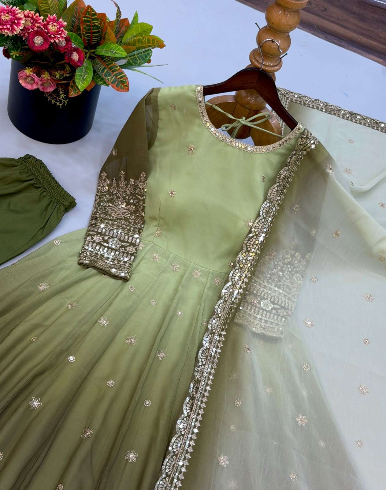 SR 1725 SHADED GEORGETTE FABRIC BEAUTIFUL DESIGNER LOOK PARTY WEAR ANARKALI GOWN STYLE SUIT 
